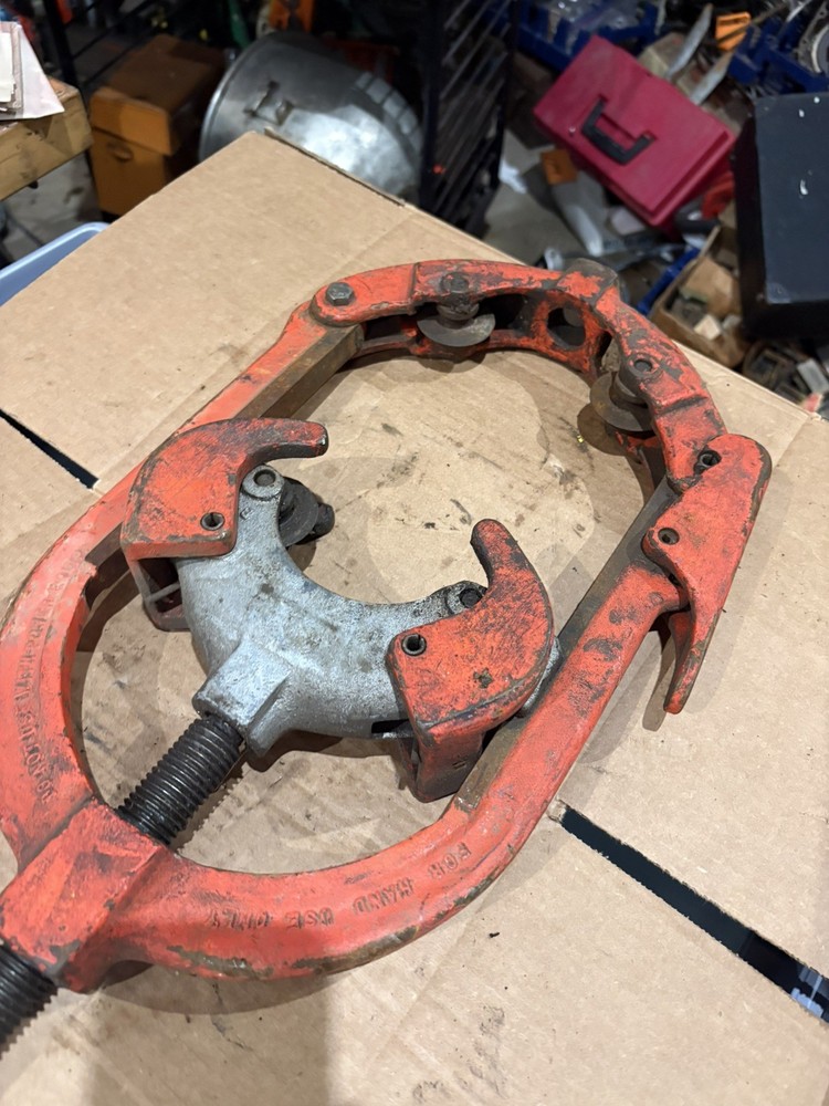 Ridgid 466 4-6&Prime; Pipe Cutter Wrap Around Hinged 4 Wheel black pipe