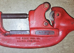 Rigid Heavy Duty Pipe Cutter No. 3-S 1&Prime;-3&Prime; with handle