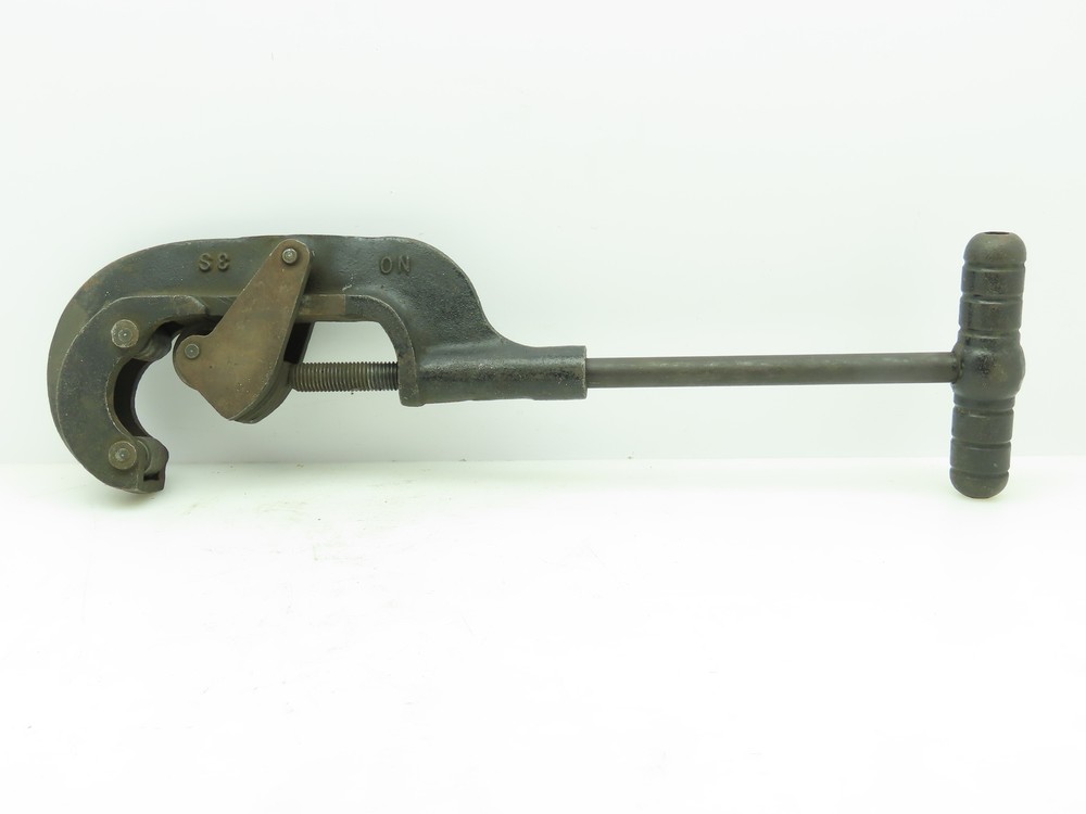 No 3S Heavy Duty Pipe Cutter One Wheel 1&Prime;-3&Prime; T-Bar Tightener