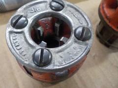 Ridgid Working 00R Pipe Threader w/6 Die 1&Prime;, 3/4&Prime;, 1/2&Prime;3 /8&Prime;, And Carrier