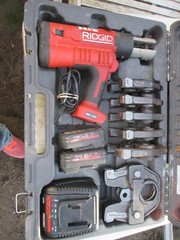 Ridgid RP340 Kit W 6 Jaws 1/2&rdquo;-2&rdquo; Two Batteries Charger Good Condition in case