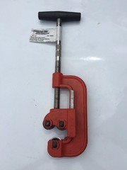 Superior Tool Heavy Duty Pipe Cutter 1/8&Prime;- 2&Prime; Drop Forged Steel
