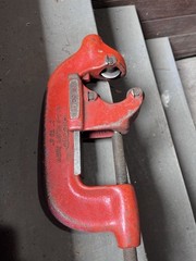 RIDGID No.4-S HEAVY DUTY 2&Prime; TO 4&Prime; PIPE CUTTER 32845