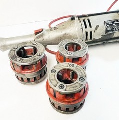 RIDGID No. 700 Pipe Threader Power Drive w/ 4 Dies 1/2&rdquo;&ndash;2&rdquo;