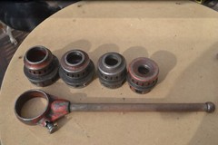 RIDGID #12-R THRESDER with 4 PIPE DIES USA &ndash; 1&Prime; 1-1/4&Prime; 1-1/2&Prime;, 2&Prime;