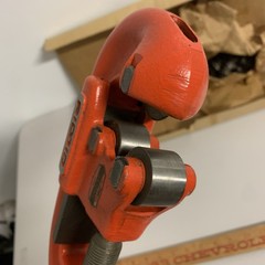 RIDGID No. 1-2 Screw Feed Pipe Cutter 1/8 in to 2 in Capacity