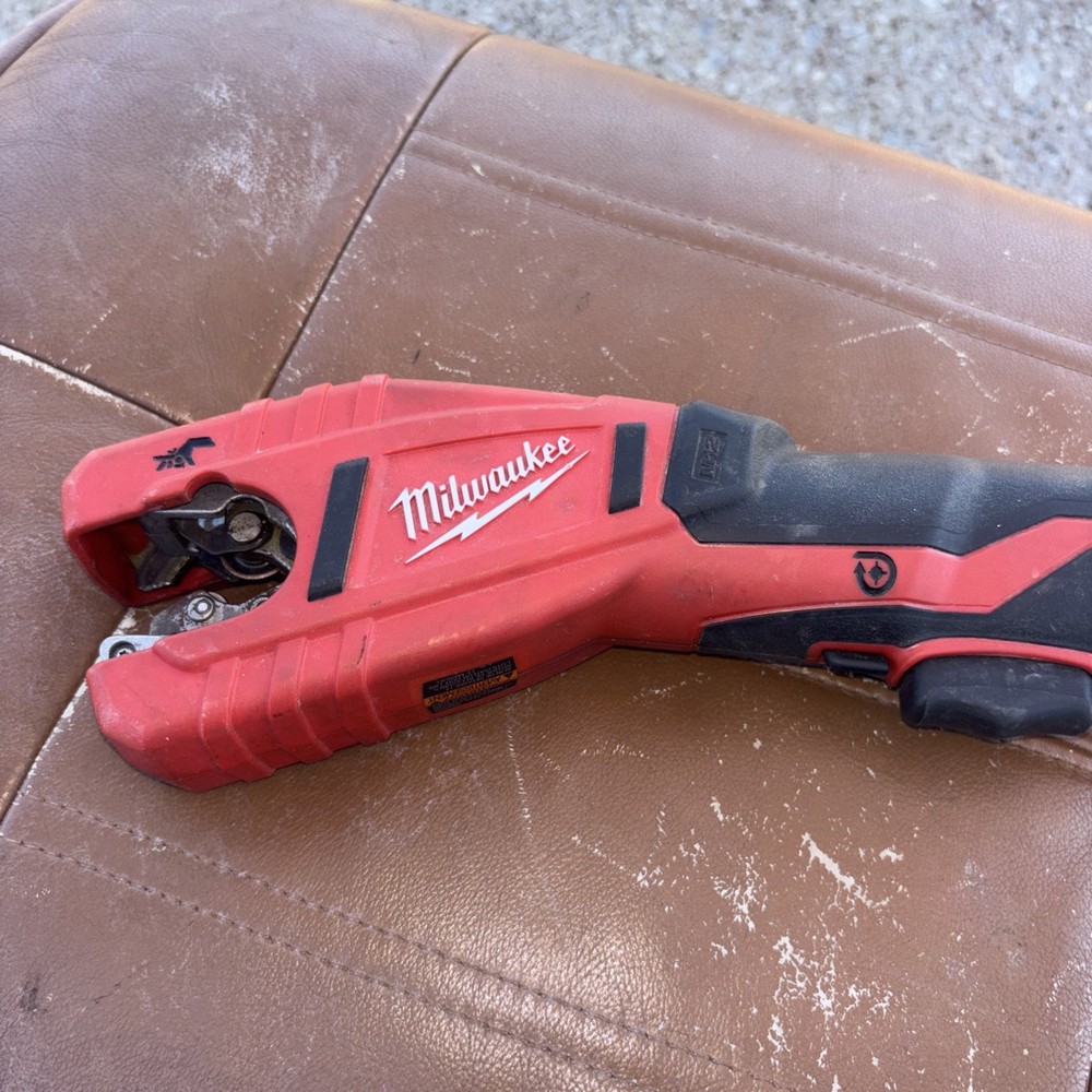 Milwaukee M12 Cordless Copper Tubing Pipe Cutter 3/8&Prime;-1&Prime; Tool Only 2471-20