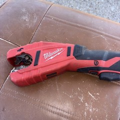 Milwaukee M12 Cordless Copper Tubing Pipe Cutter 3/8&Prime;-1&Prime; Tool Only 2471-20