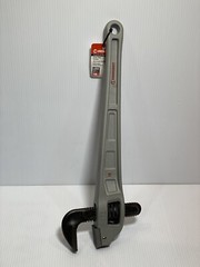Crescent Pipe Wrench Aluminum Offset Handle 18&rdquo;