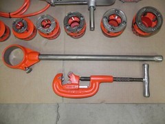 RIDGID 700 PIPE THREADER 115V, 12R set 1/2&Prime;- 2&Prime;,case, Stand, oiler Refurbished