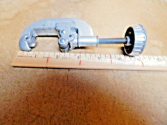 General Tools No.120 Screw Metal Pipe Tubing Cutter 1/8&Prime; to 1-1/8 OD w/reamer