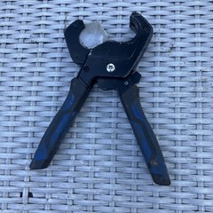 Kobalt 2146971 Pex Cutter Cuts Up to 1 inc For Rubber & Plastic Tubing New(11)