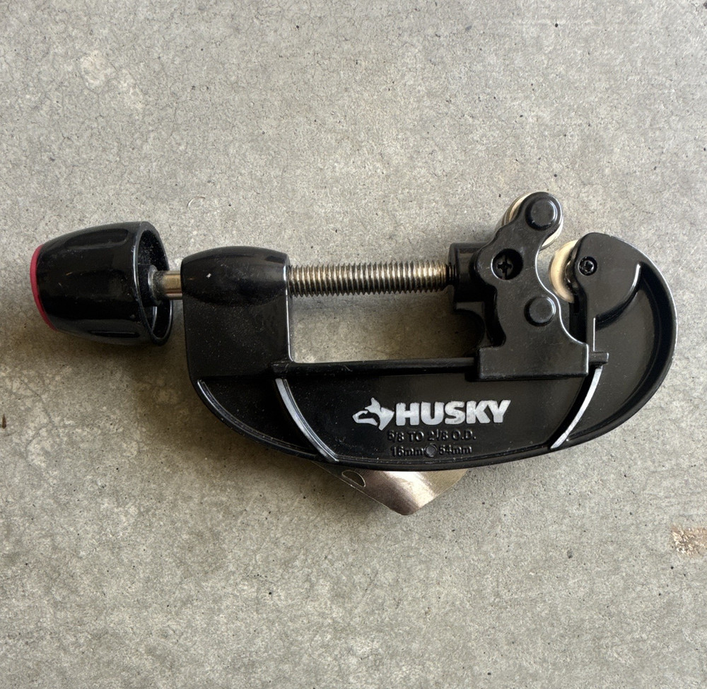 Husky 80-772-111 Screw Feed Pipe/Tubing Cutter 5/8 in to 2 1/8 in