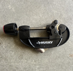 Husky 80-772-111 Screw Feed Pipe/Tubing Cutter 5/8 in to 2 1/8 in