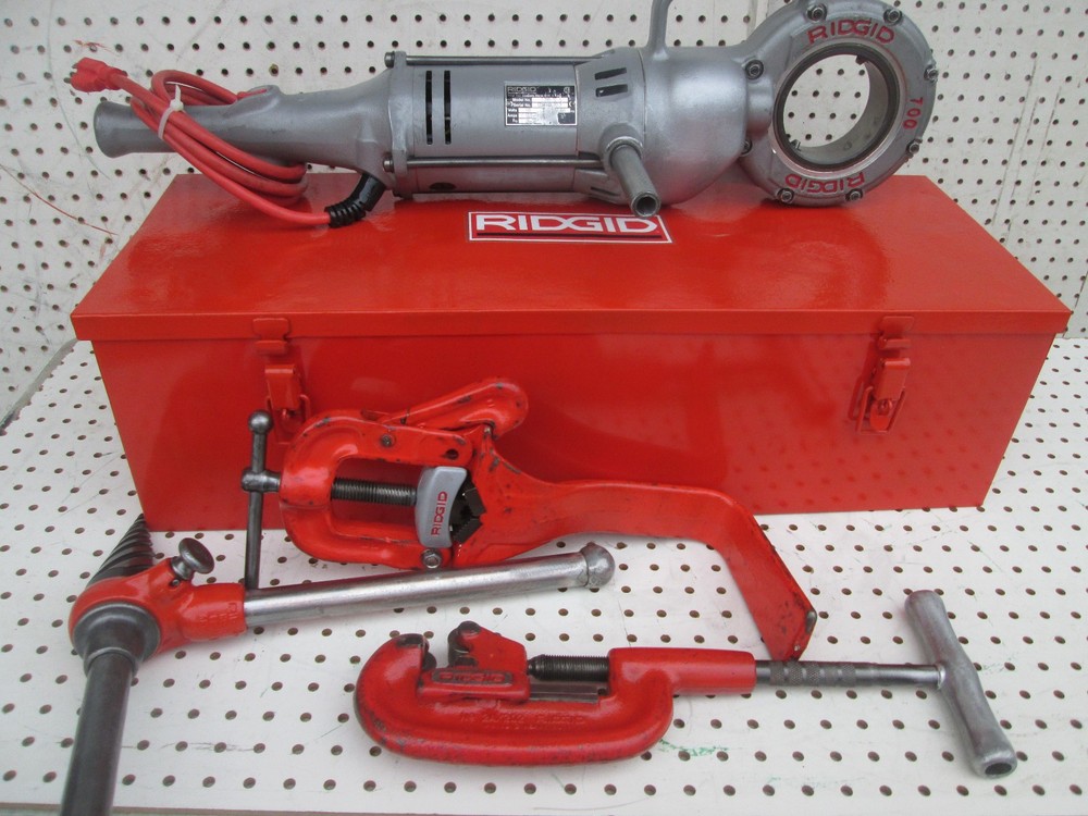 RIDGID 700 T2 PIPE THREADER w NPSM insets 12R heads and dies Set EXC. TOOL