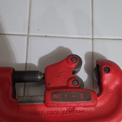 RIDGID No. 2A/202 Screw Feed Heavy Duty Pipe Cutter, 1/8 in to 2 in