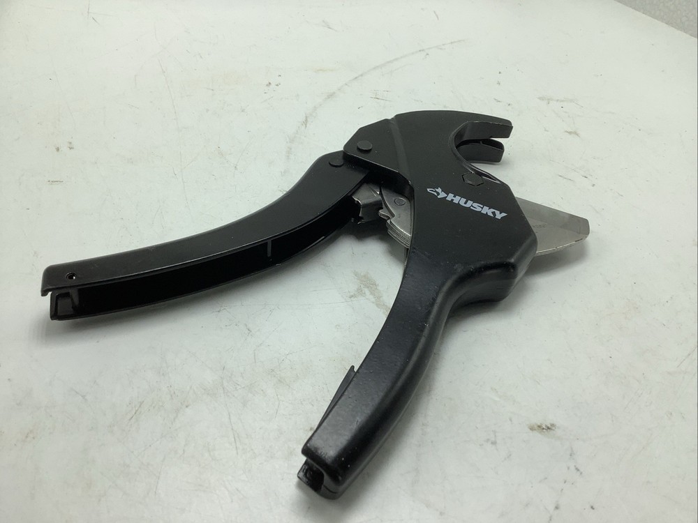 Husky Ratcheting Cutter ABS/PVC Black Aluminum Handle 2&Prime; 1003002896