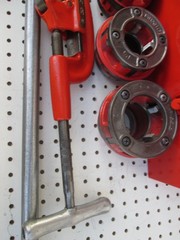 RIDGID 700 T2 PIPE THREADER w NPT 12R heads and dies Set EXC. TOOL