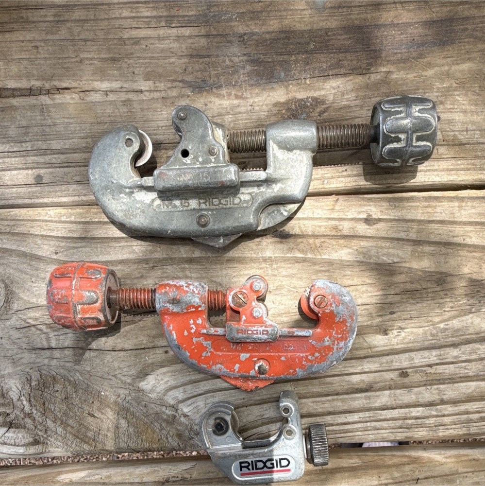 RIDGID 104 Screw Feed Pipe Cutter, 3/16 in to 15/16 in Pipe Size Range
