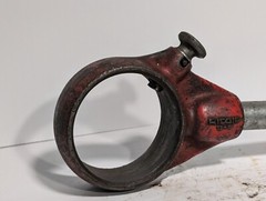Lot of 42 Ridgid pipe threading tools and heads as pictured: 1/2-20, 9/16-12,+