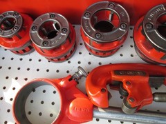 RIDGID 700 T2 PIPE THREADER w NPT 12R heads and dies Set EXC. TOOL