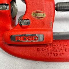 RIDGID Heavy Duty Pipe Cutter Ergonomic Handle Iron Body 1-3&Prime; Red/Silver 32830