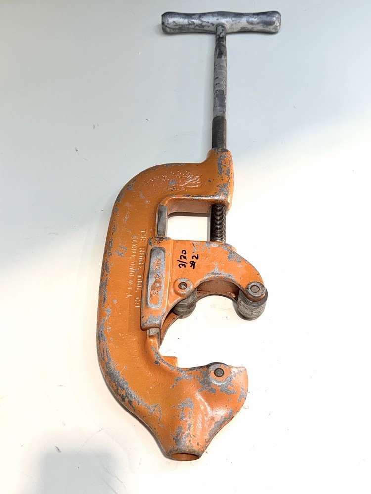Ridgid No. 4-S Heavy Duty Pipe Cutter, 2&Prime; to 4&Prime; Pipe Used / Works Good #2