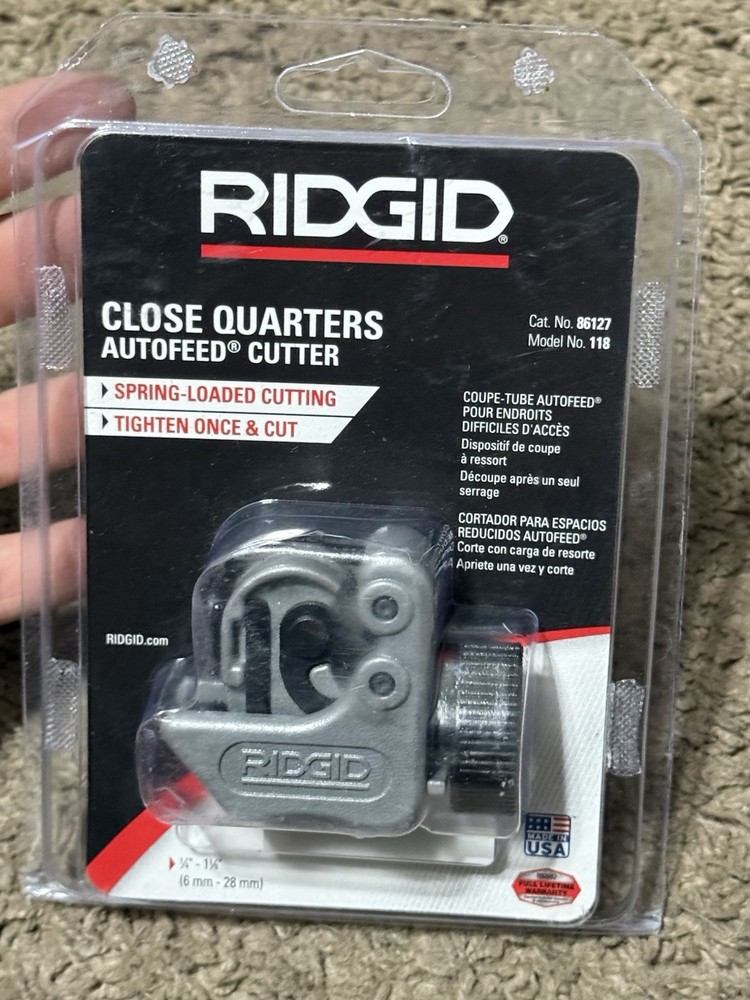 Ridgid 86127 118 Close Quarters Autofeed Petit Tubing Cutter (1/4&Prime; &ndash; 1-1/8&Prime;) A++