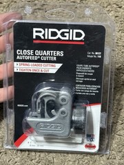 Ridgid 86127 118 Close Quarters Autofeed Petit Tubing Cutter (1/4&Prime; &ndash; 1-1/8&Prime;) A++