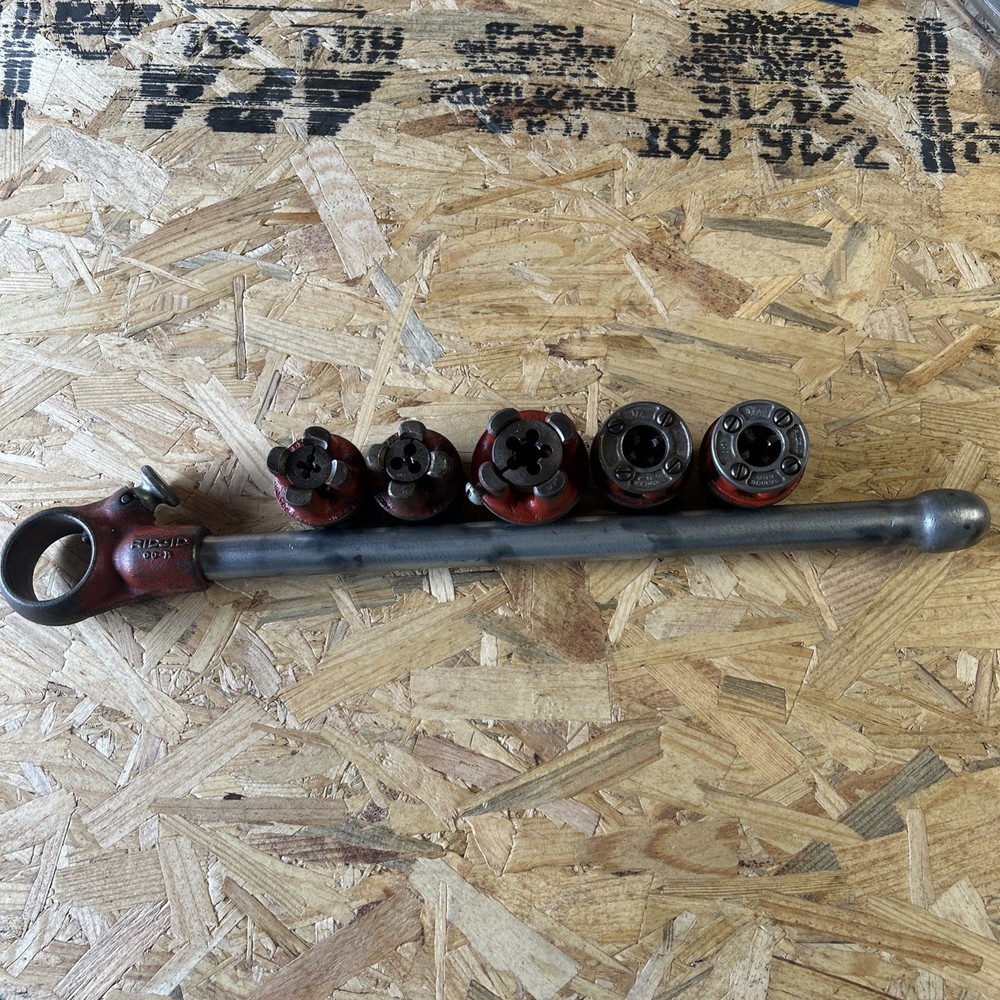 RIDGID 00-R Manual Ratcheting Threader With Dies