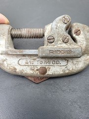 RIDGID 32920 Model 15 Screw Feed 3/16&Prime; to 1-1/8&Prime; Tubing and Conduit Cutter