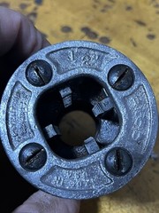 RIDGID OO-R Ratcheting pipe threader With 1/2 And 3/8 Die Cutting Heads 18 Inch