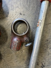 Mixed Lot of Ridgid Manual Ratcheting Pipe Threader No.00-R W/ 10 Die Heads