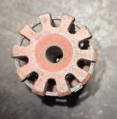 Ridgid 00R cutting head with 3/8&Prime; x 16 NC dies. Dies are in decent shape