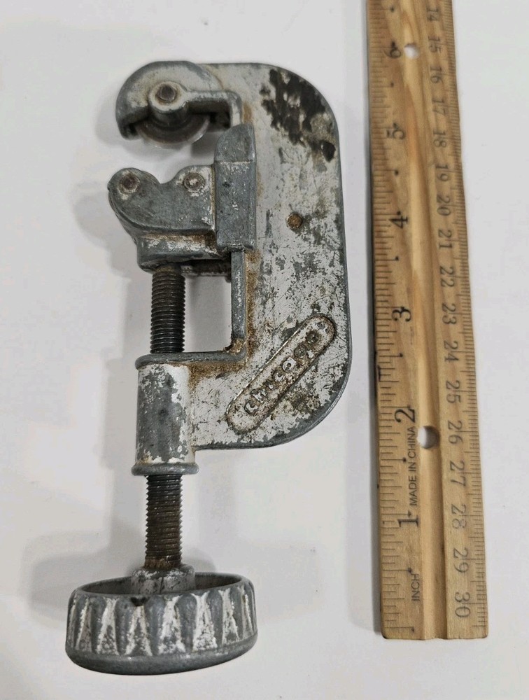 Vintage Chicago Tube & Pipe Cutter Made In USA cuts from 3/16&Prime; to 1 1/8&Prime; O.D.