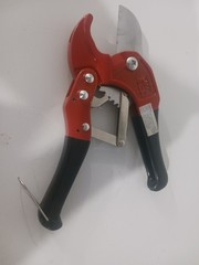 Pipe cutter for pvc