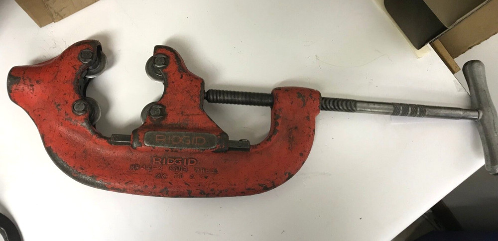 RIDGID 32880 44-S FOUR/ 4-WHEEL PIPE CUTTER 2-1/2 &ndash; 4&Prime;