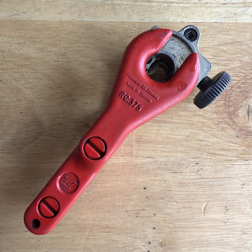 R.C. Mould Tools Small Ratcheting Tubing Pipe Cutter 1/8&Prime; to 3/8&Prime; RC.375 Canada