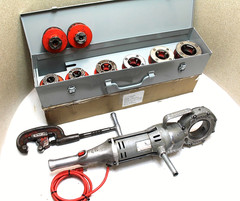 RIDGID 700 Pipe Threader w/ 12-R Die Set & &ldquo;BRAND NEW&rdquo; Metal Case (100% TESTED)