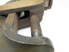 No 3S Heavy Duty Pipe Cutter One Wheel 1&Prime;-3&Prime; T-Bar Tightener