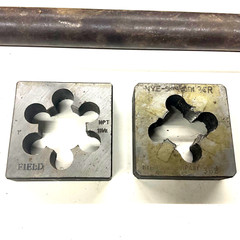 VINTAGE REED MFG. CO. PIPE THREADER w/ SQUARE DIES