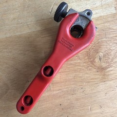 R.C. Mould Tools Small Ratcheting Tubing Pipe Cutter 1/8&Prime; to 3/8&Prime; RC.375 Canada