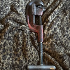 RIDGID No. 2 Heavy Duty Screw Feed Pipe Cutter, 1/8 in to 2 in