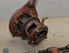 Ridgid Model 65R 1&Prime; &ndash; 2&Prime; capacity pipe threader die head & No 2 cutter tools R2