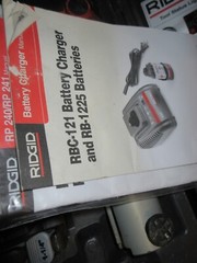 RIDGID RP240 Tool Kit 2 batteries, 4 press heads looks ok works great, in case