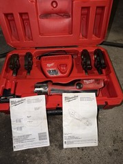 Milwaukee FORCE LOGIC Press Tool 2473-20 w 4 Jaws W Case and Accessories