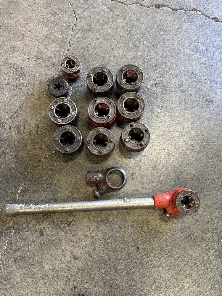 Mixed Lot of Ridgid Manual Ratcheting Pipe Threader No.00-R W/ 10 Die Heads