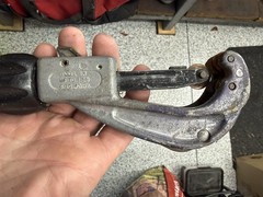 RIDGID 151 Screw Feed Pipe Cutter 1/4 in to 1 5/8 in Capacity
