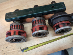 Toledo NPT No 11 &ndash; 1/2&Prime; 3/4&Prime; and 1&Prime; Pipe Threading Die with mounting bracket