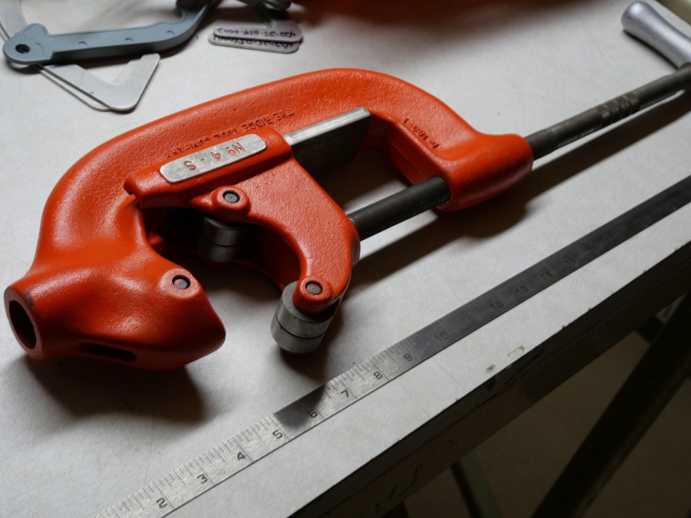 Ridgid Model No. 4S Pipe Tubing Cutter 2&Prime; &ndash; 4&Prime; OD Capacity